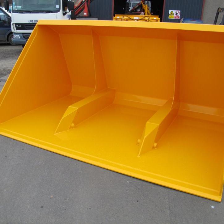 9' wide 4 cub m Hi - Tip Bucket